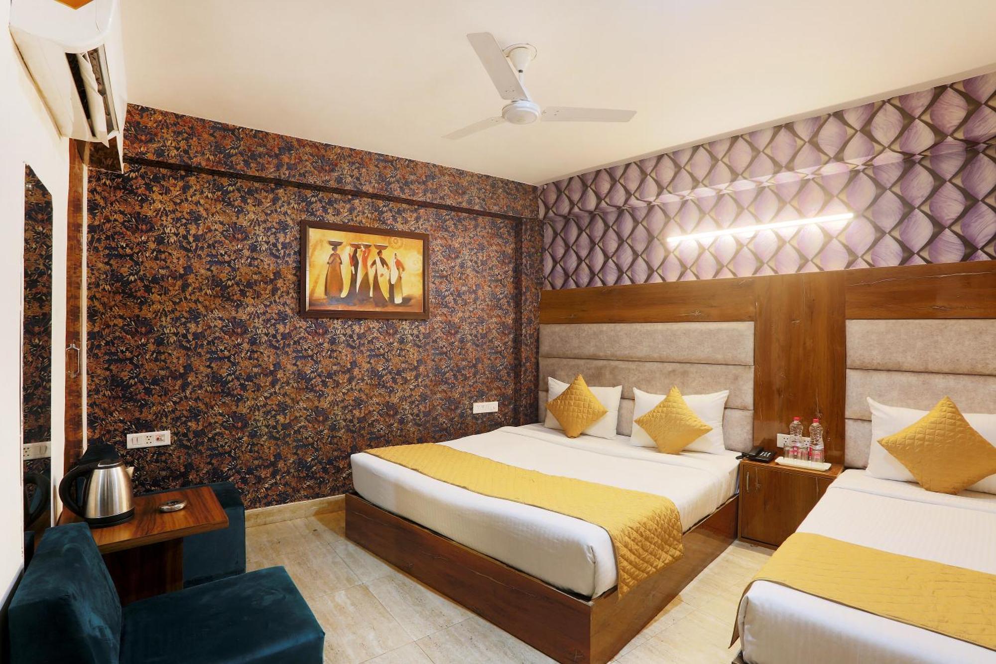 Hotel Sky Wood At Airport Нью-Дели Экстерьер фото